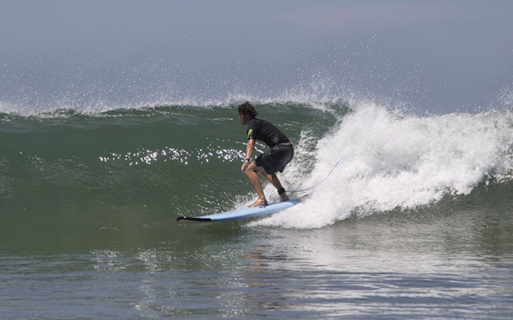 learn to surf in costa rica 